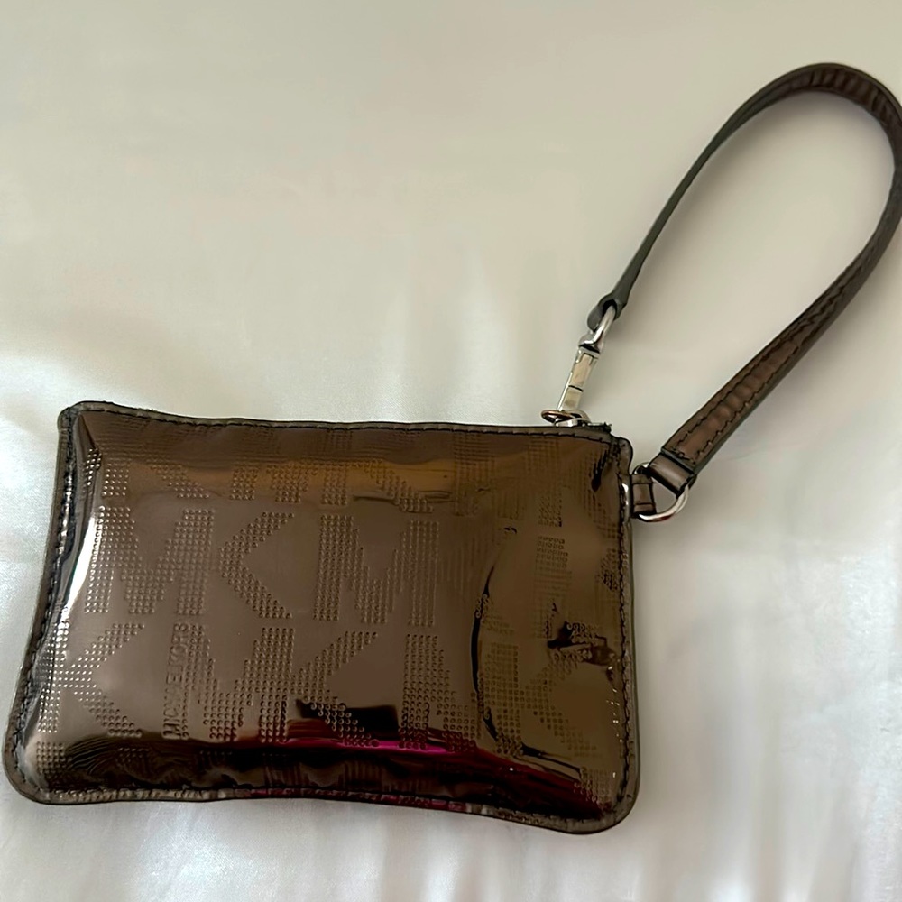 Michael Kors pretty purse with zip